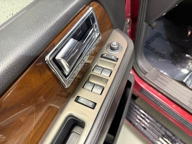 Used 2014 Lincoln Navigator 4WD image 13