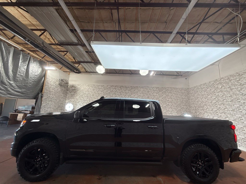 Used 2026 Chevrolet Silverado 1500 High Country w/ Midnight Edition AWD/4WD image 4