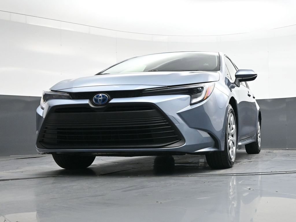 Used 2025 Toyota Corolla LE image 42