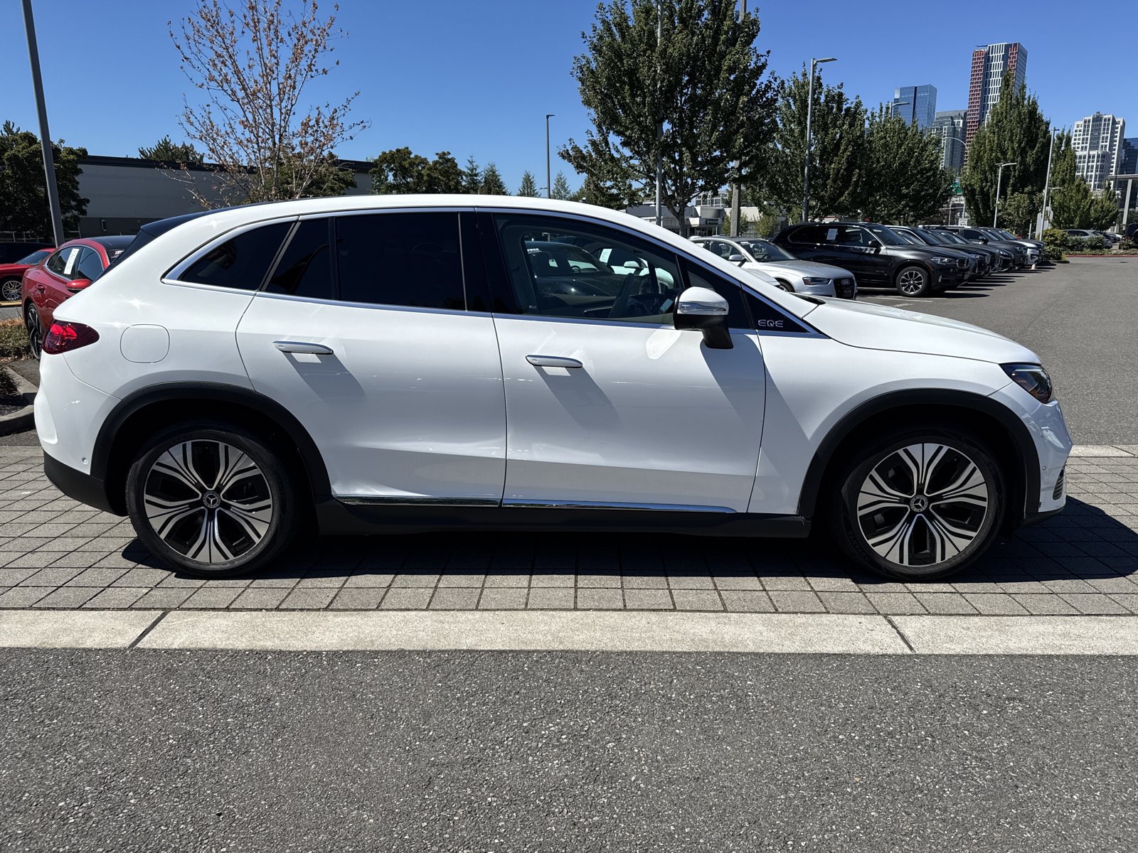 Used 2023 Mercedes-Benz EQE 350+ 4MATIC SUV image 4