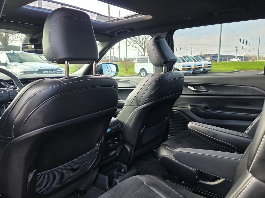 Used 2024 Jeep Grand Cherokee L Altitude image 30