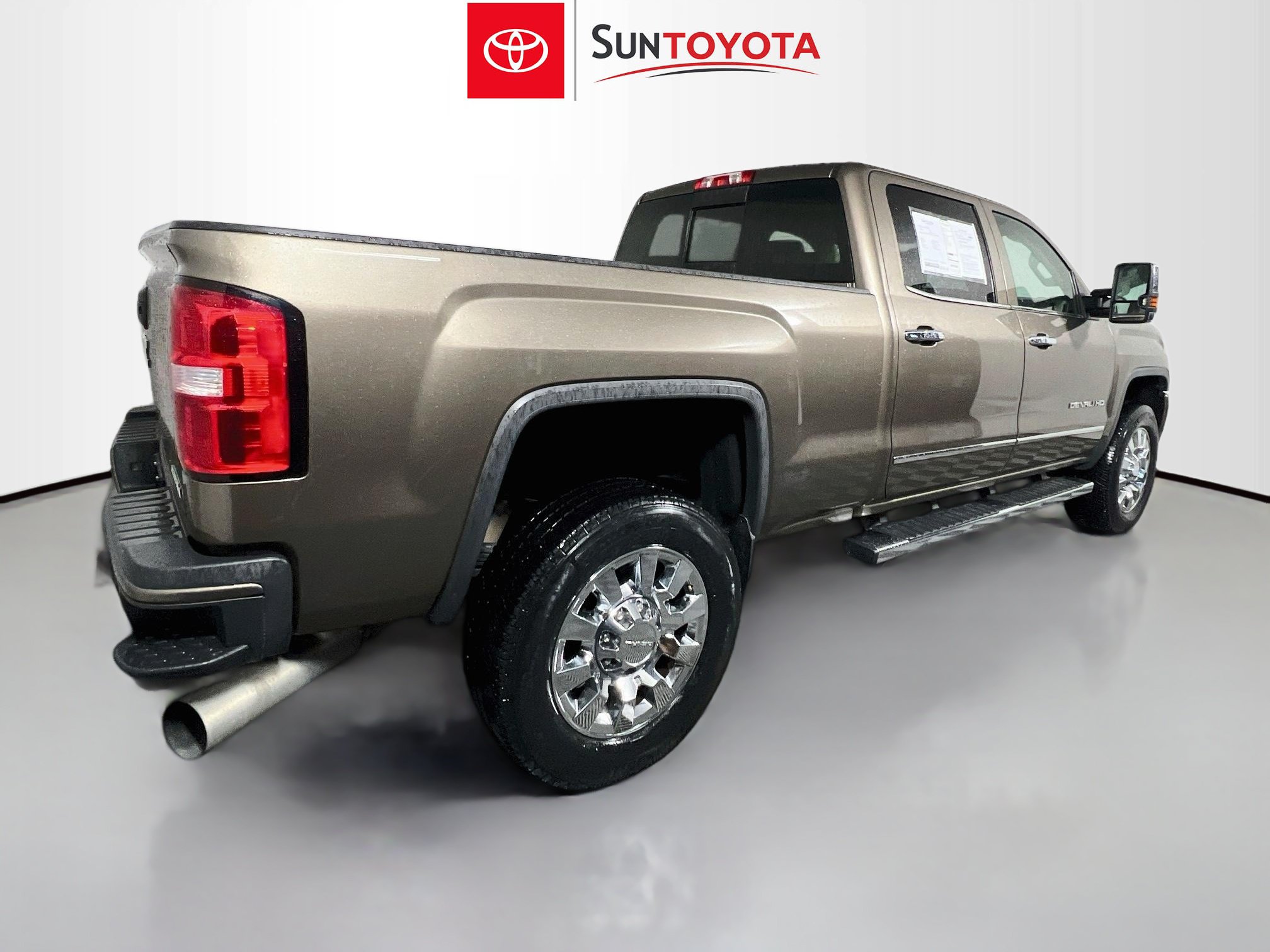 Used 2015 GMC Sierra 2500 Denali w/ Duramax Plus Package AWD/4WD image 4