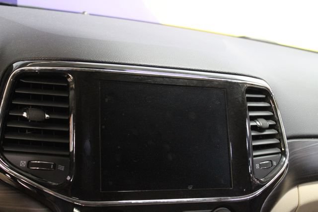 Used 2022 Jeep Grand Cherokee Laredo E AWD/4WD image 16