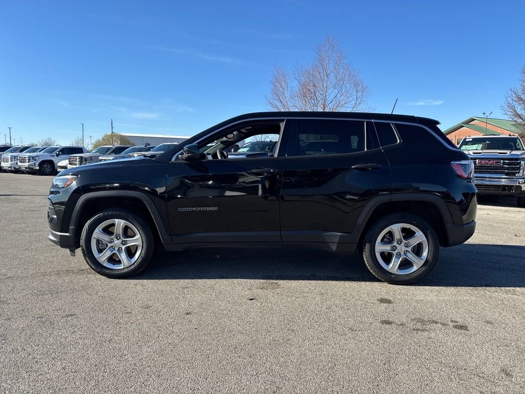 Used 2023 Jeep Compass Sport image 3