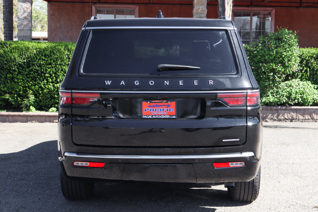 Used 2024 Jeep Wagoneer Series II RWD image 7