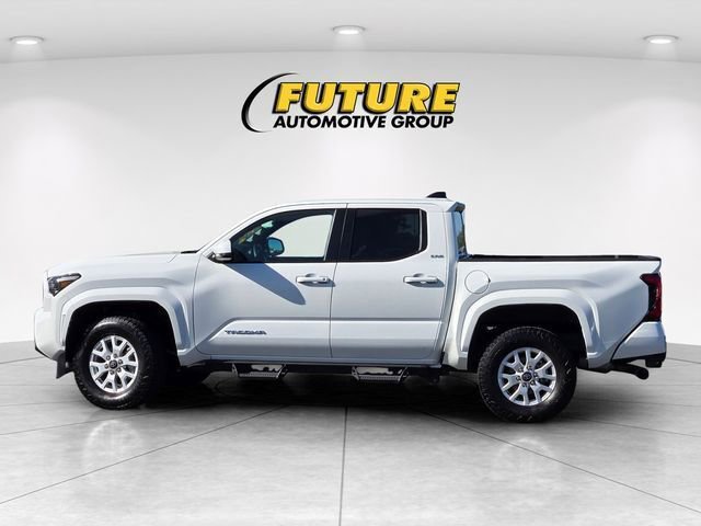Certified 2025 Toyota Tacoma SR5 AWD/4WD image 9