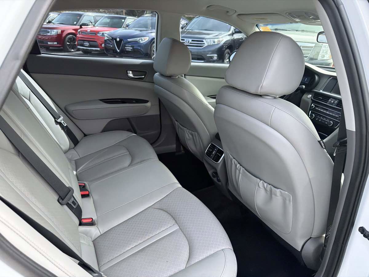 Used 2018 Kia Optima EX image 11