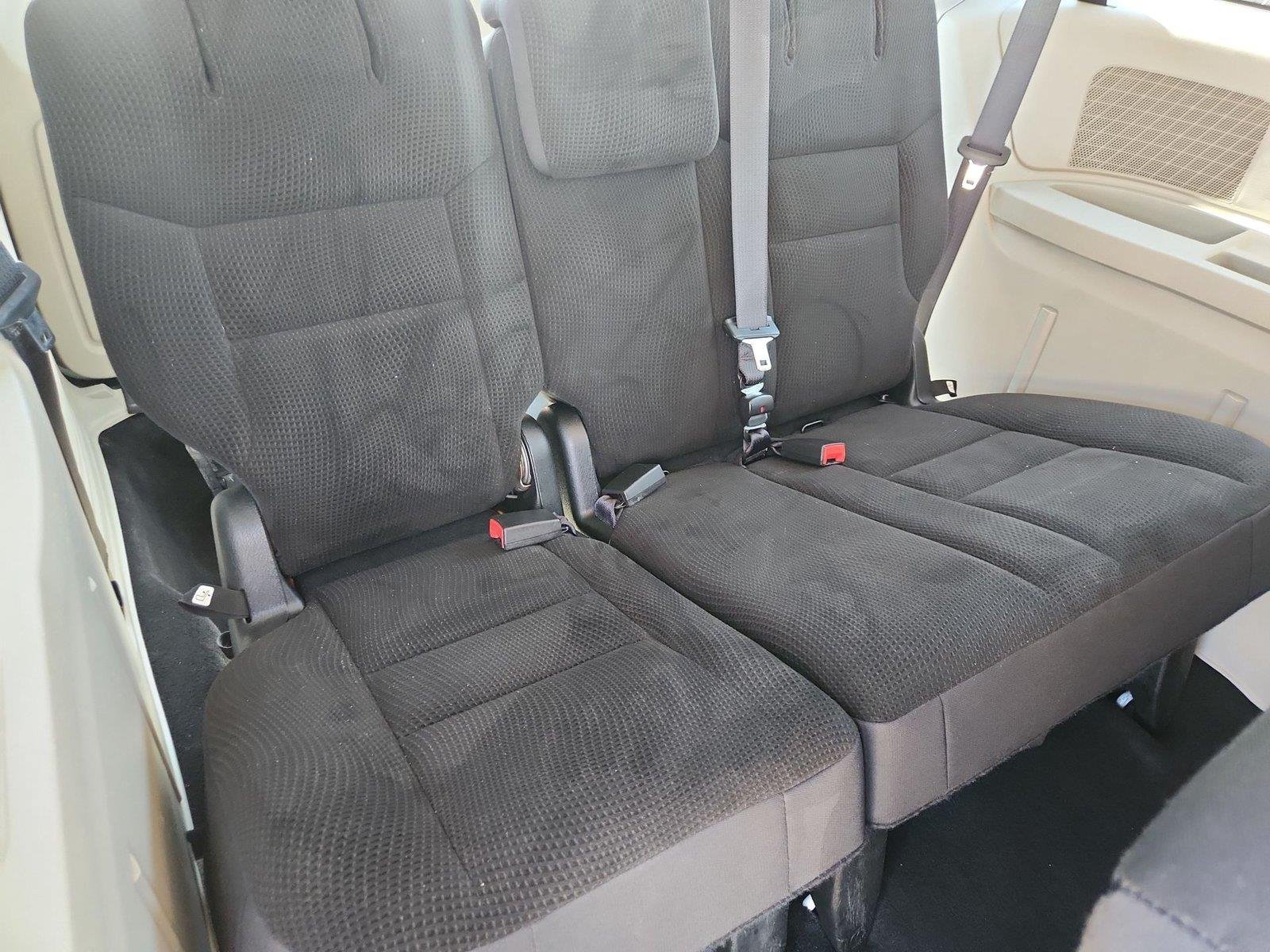 Used 2018 Dodge Grand Caravan SE FWD image 30