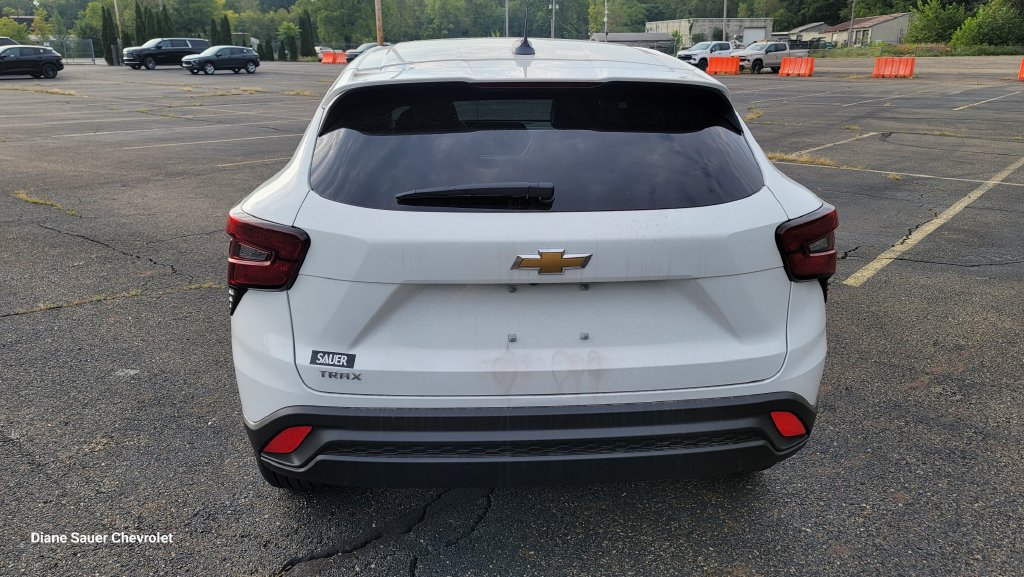 New 2026 Chevrolet Trax LS w/ LS Convenience Package FWD image 10