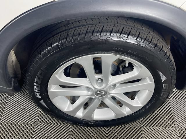 Used 2014 Nissan Juke SL FWD image 34