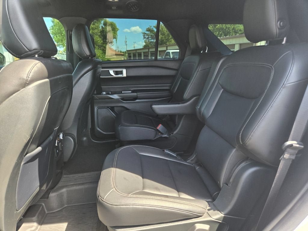 Used 2020 Ford Explorer XLT w/ Equipment Group 202A AWD/4WD image 13