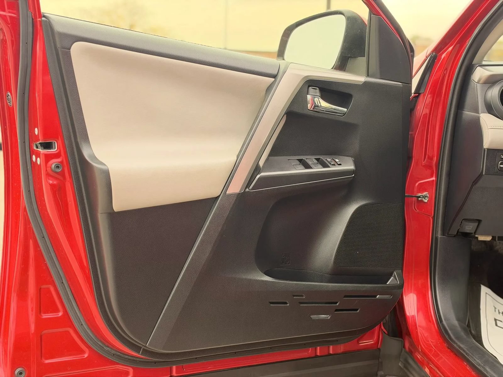 Used 2016 Toyota RAV4 XLE AWD/4WD image 27