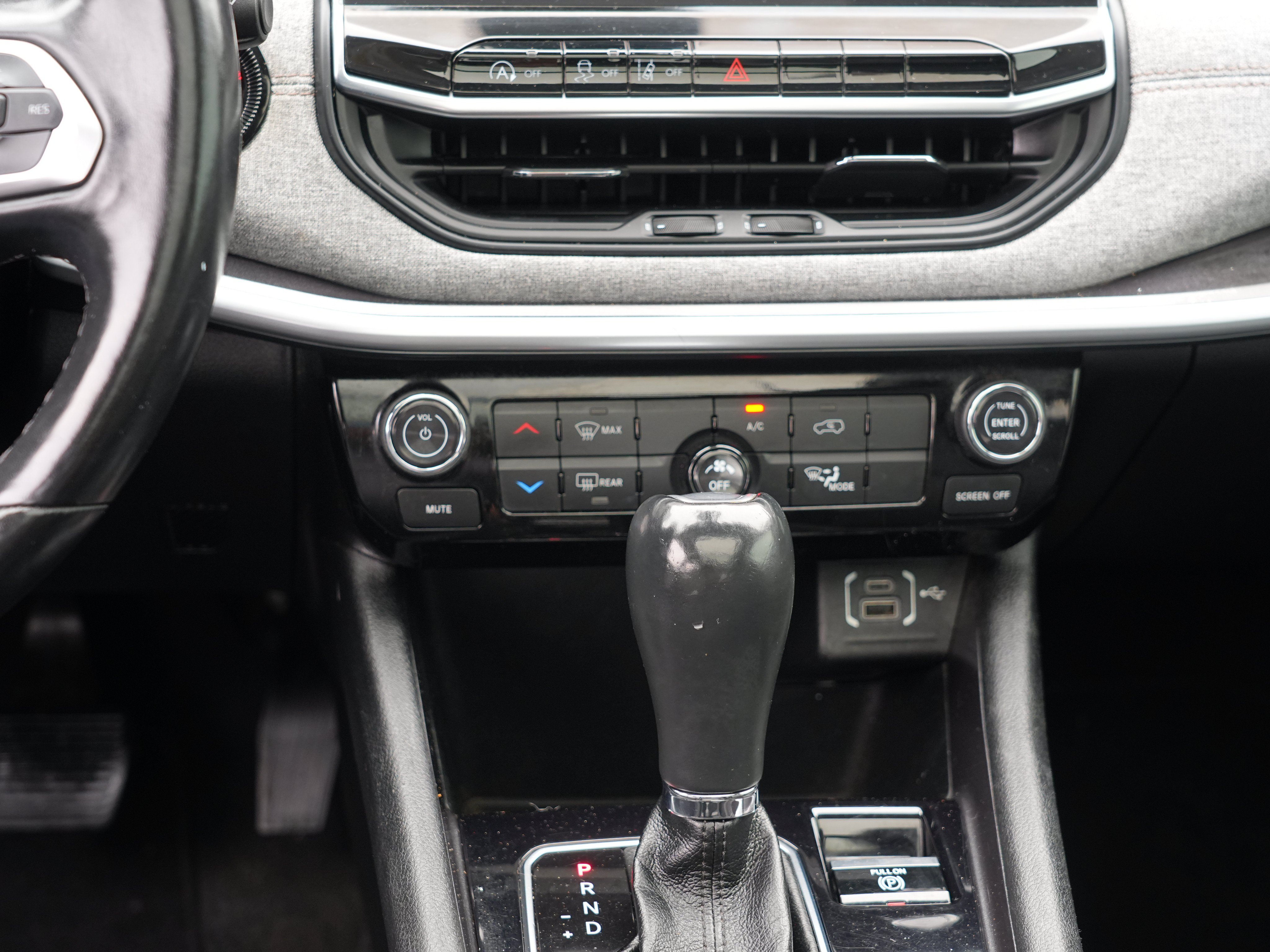 Used 2022 Jeep Compass Latitude w/ Sun and Sound Group AWD/4WD image 24