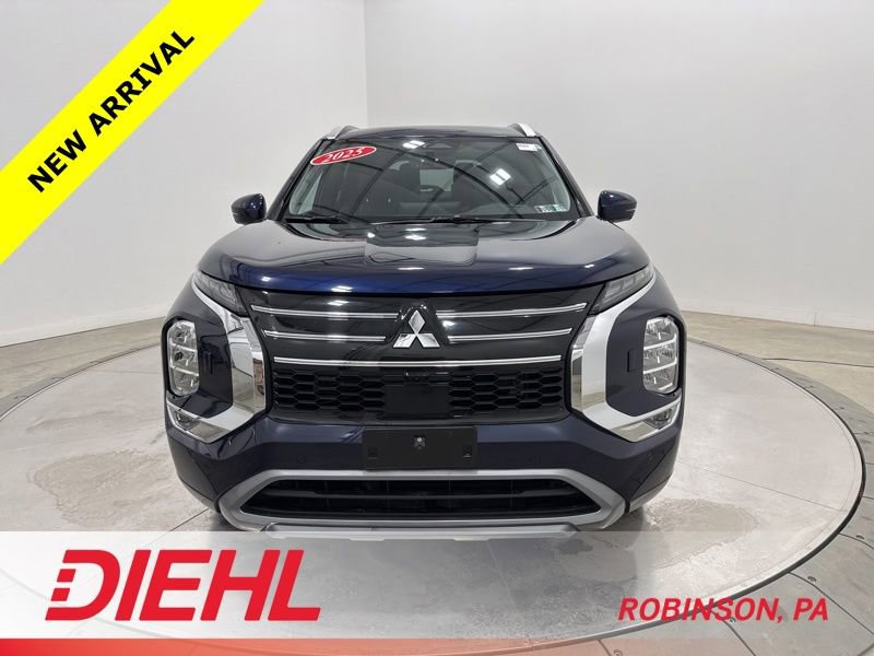 Used 2025 Mitsubishi Outlander SEL image 2