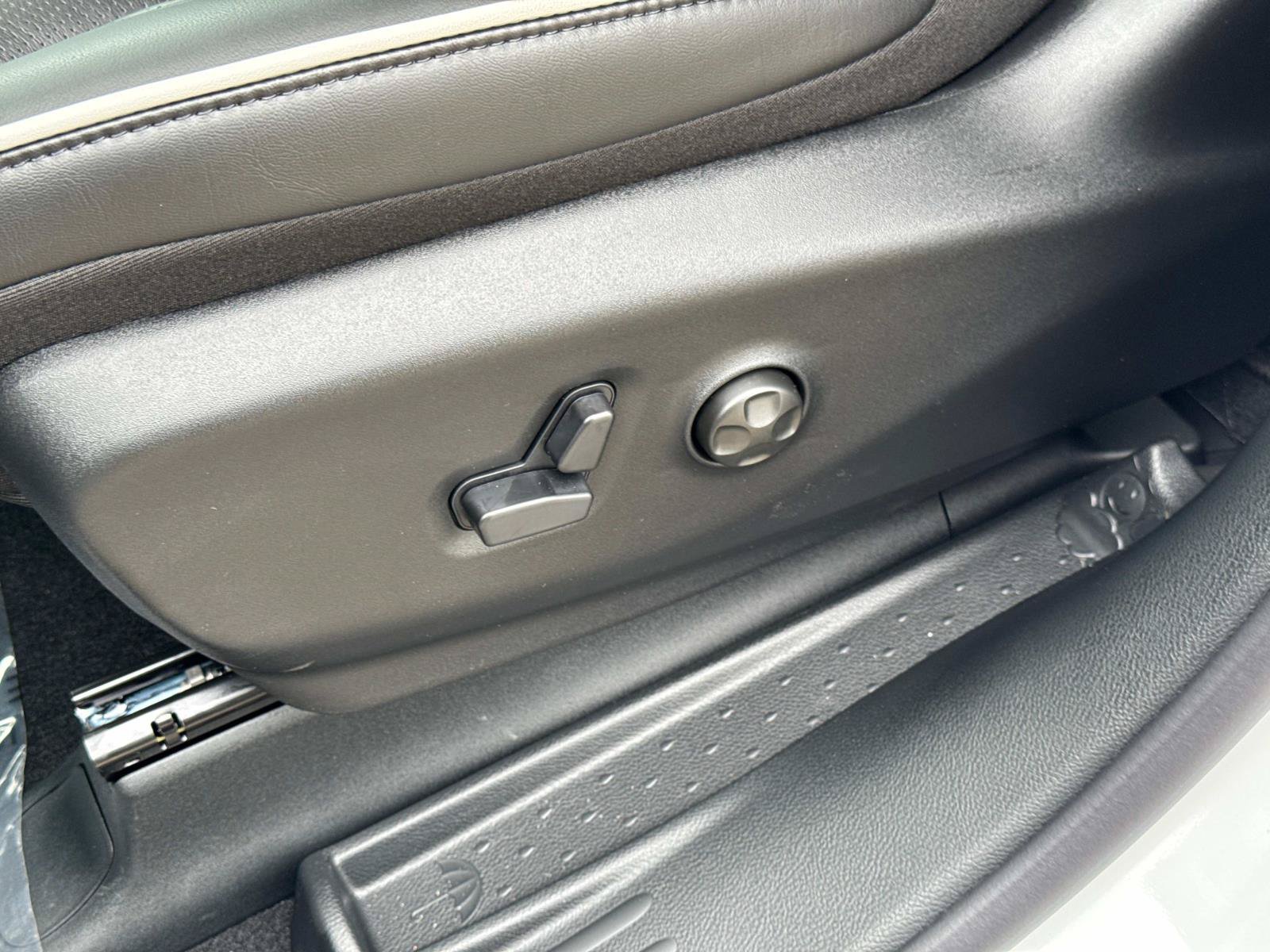New 2027 Chrysler Pacifica Limited FWD image 18