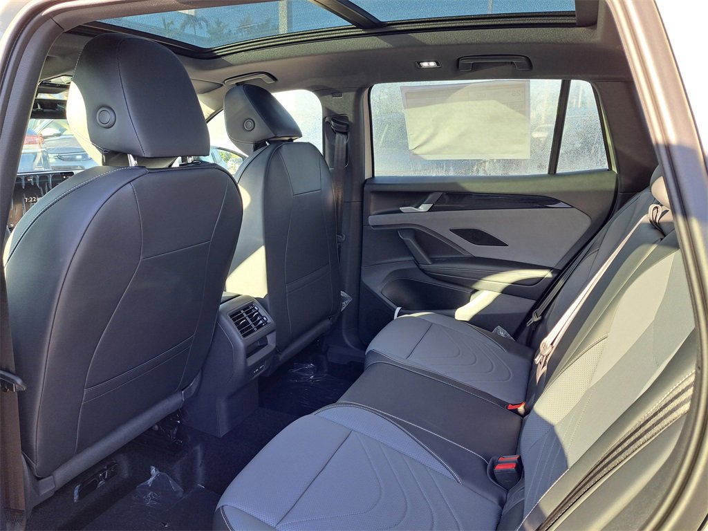 New 2026 Volkswagen Tiguan SE R-Line image 5