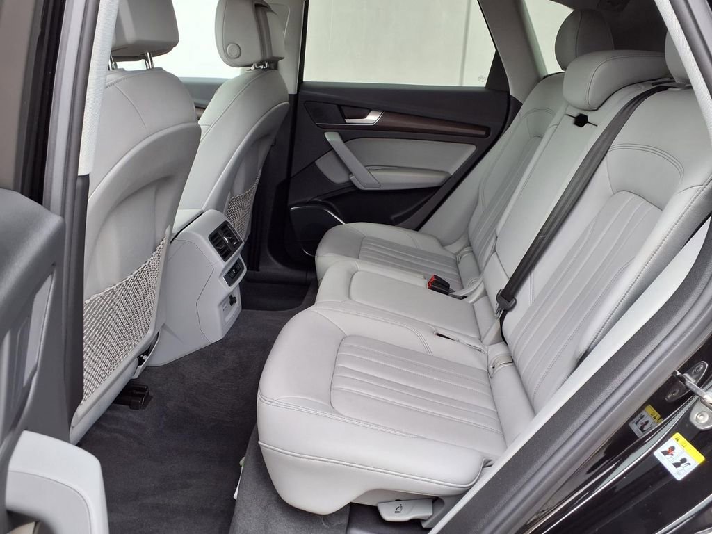 Used 2022 Audi Q5 2.0T Premium w/ Convenience Package AWD/4WD image 8