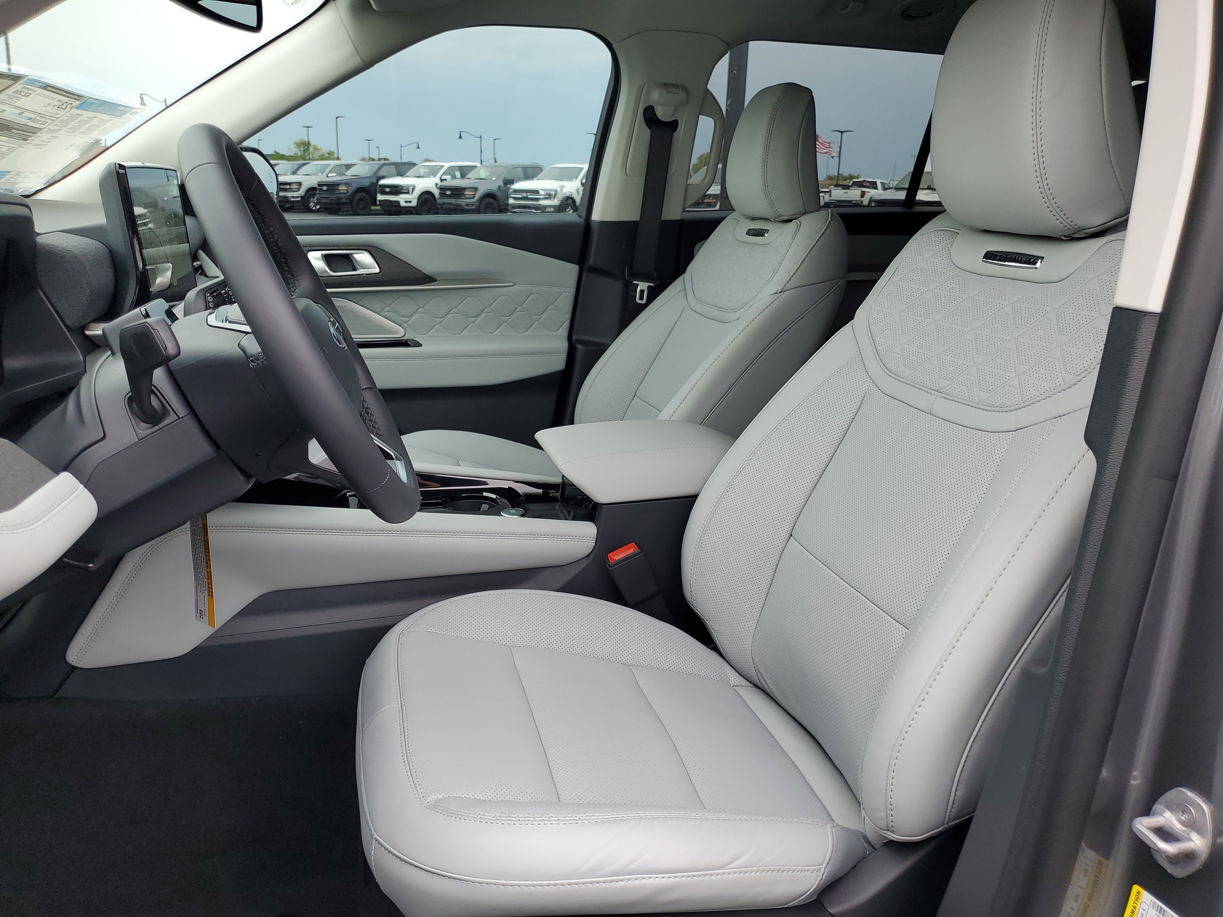 New 2026 Ford Explorer Platinum w/ LUX Leather Package AWD/4WD image 20