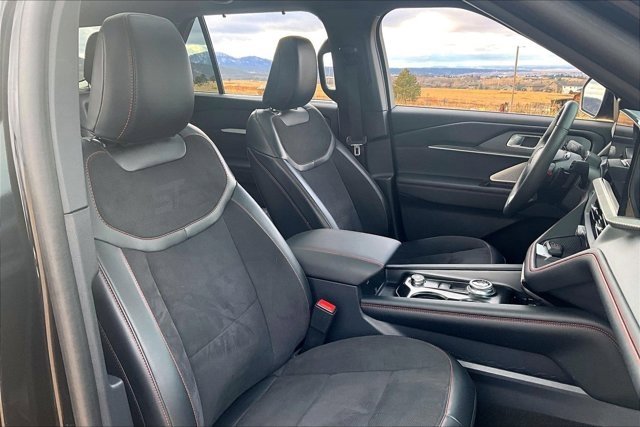 Used 2025 Ford Explorer ST image 30