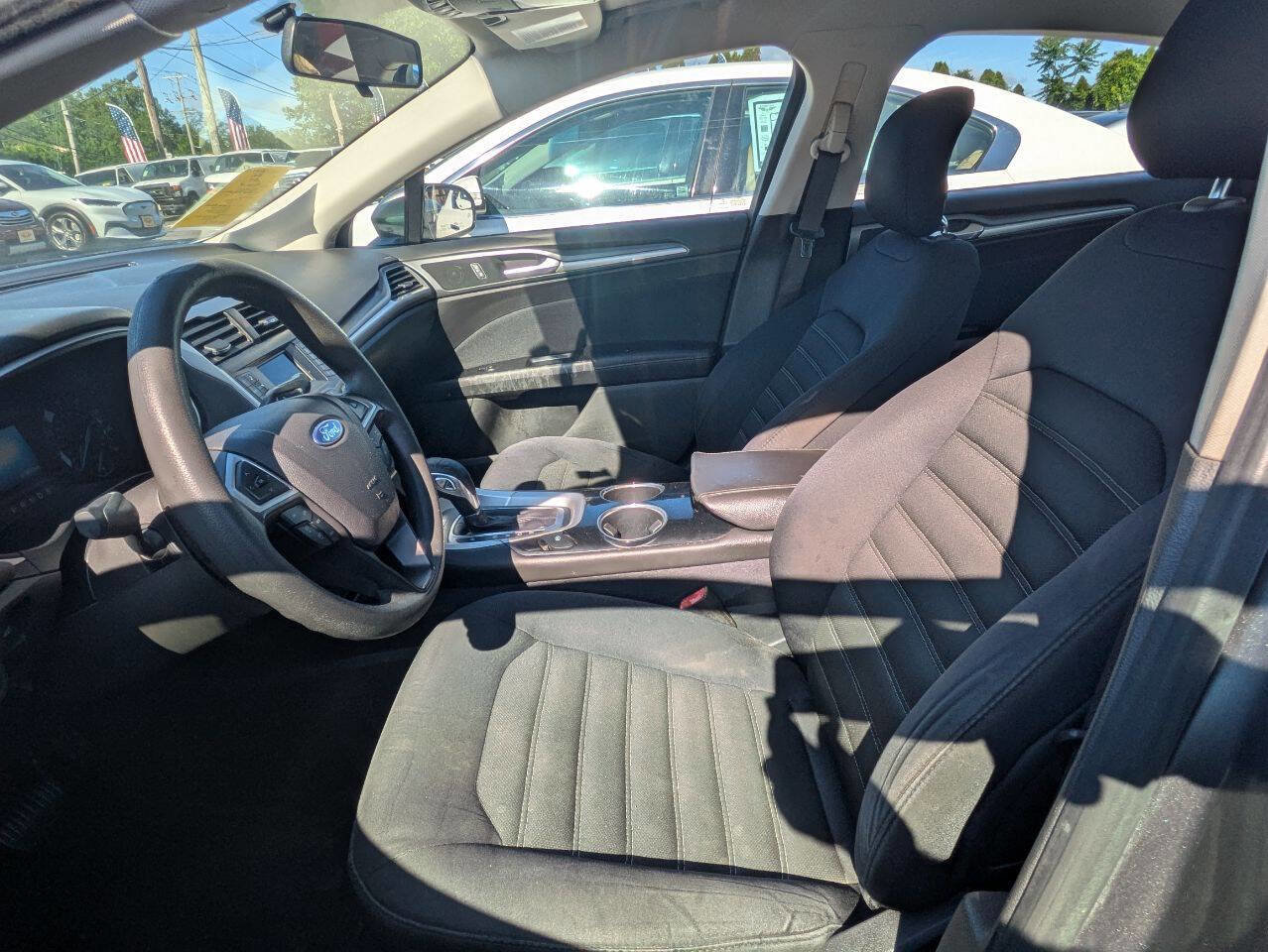 Used 2013 Ford Fusion SE image 6