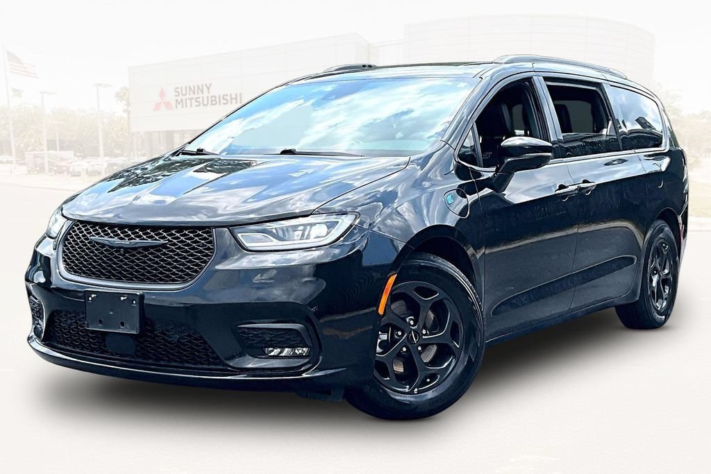 Used 2024 Chrysler Pacifica Premium FWD image 1