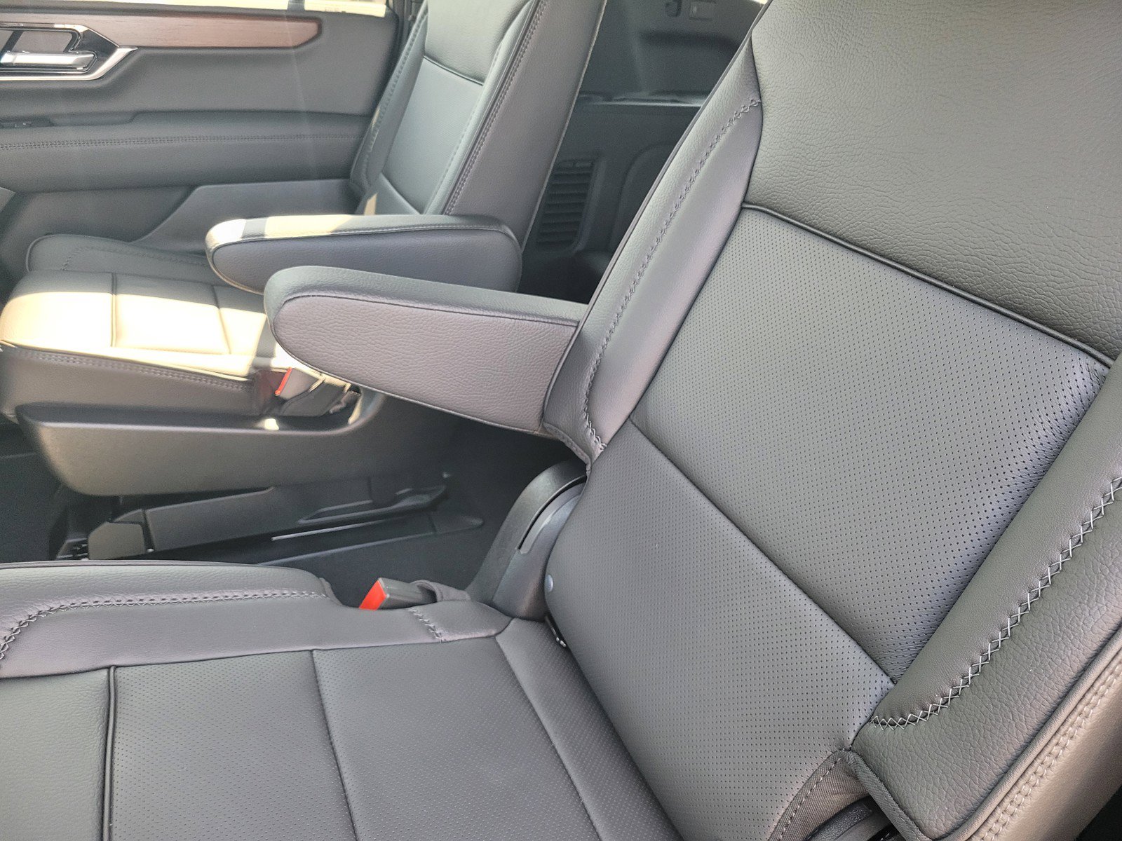 New 2026 GMC Yukon XL Denali w/ Advanced Technology Package AWD/4WD image 6