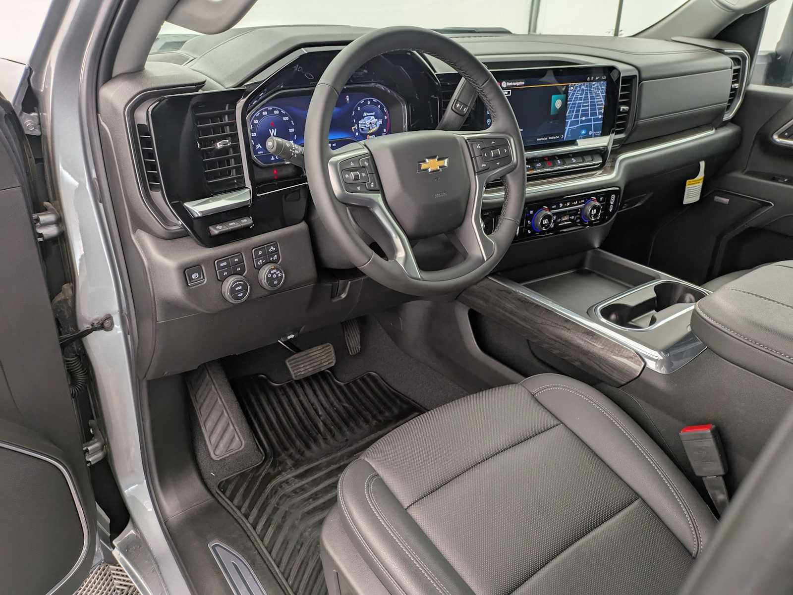 New 2025 Chevrolet Silverado 3500 LTZ w/ LTZ Convenience Package AWD/4WD image 2