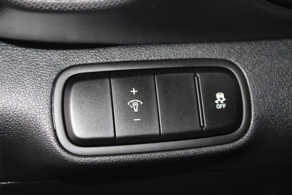 Used 2023 Hyundai Venue SEL image 24