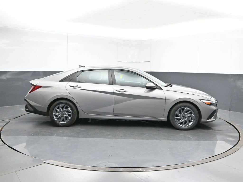 Used 2024 Hyundai Elantra SEL image 6
