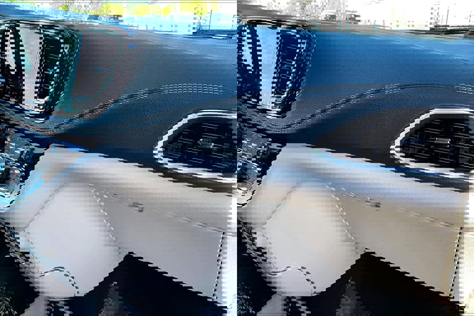 Used 2024 Chrysler Pacifica Select image 18