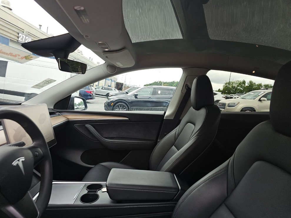 Used 2024 Tesla Model Y Long Range RWD image 11