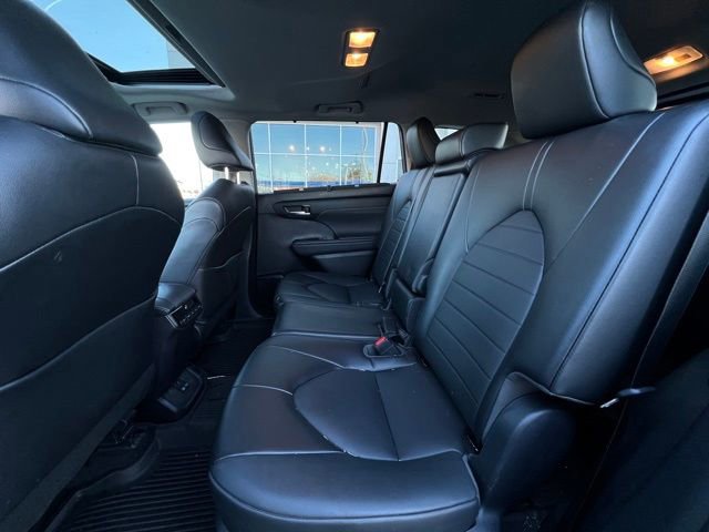 Used 2022 Toyota Highlander XLE image 9