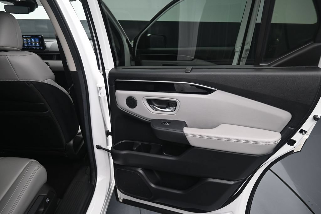 Used 2025 Honda Pilot Touring image 14