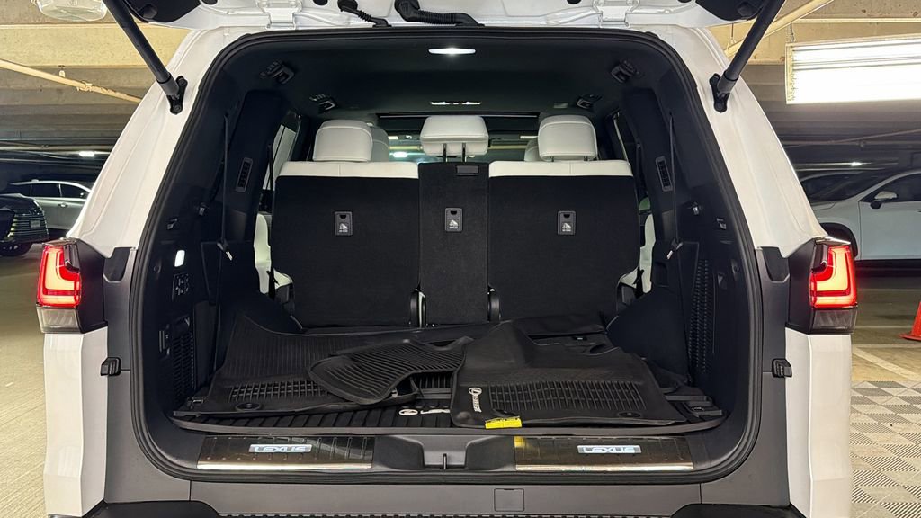 Certified 2024 Lexus LX 600 4WD w/ Appearance Package image 15