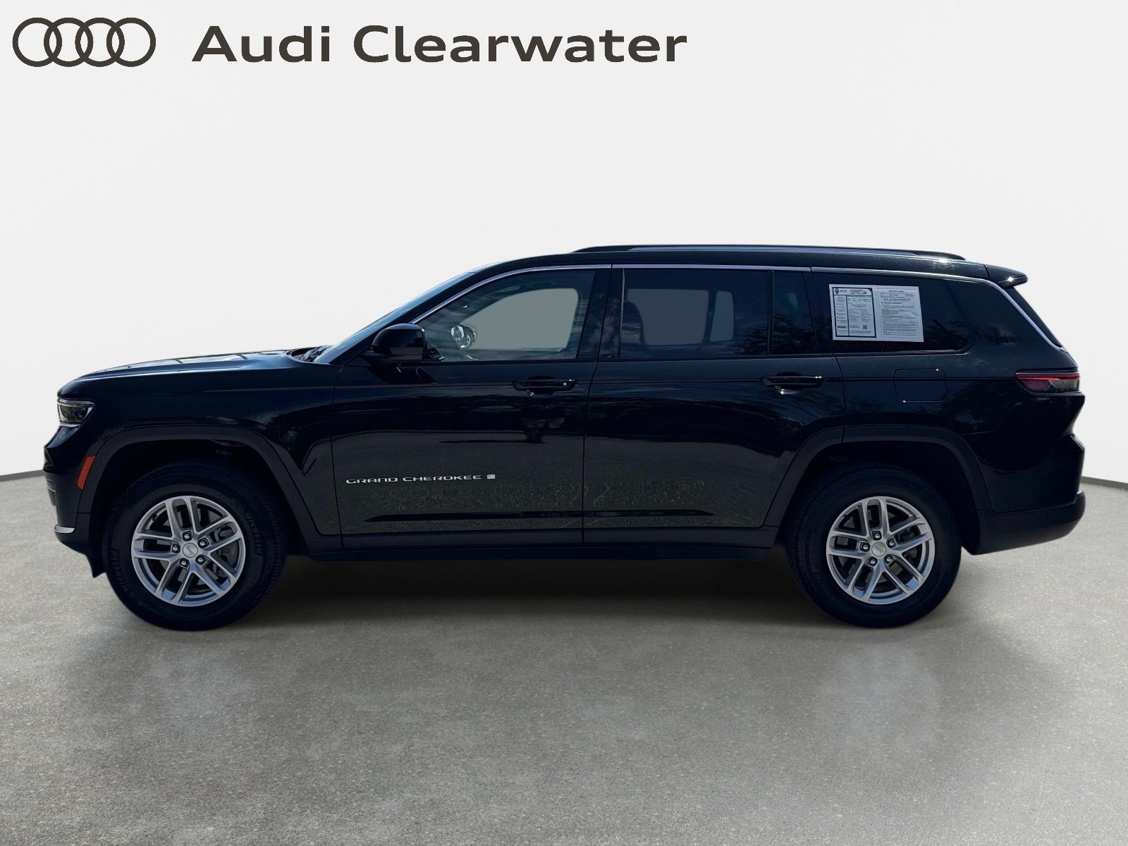 Used 2023 Jeep Grand Cherokee L Laredo AWD/4WD image 2