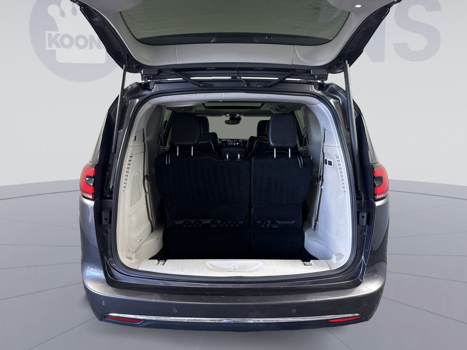Used 2022 Chrysler Pacifica Limited FWD image 27