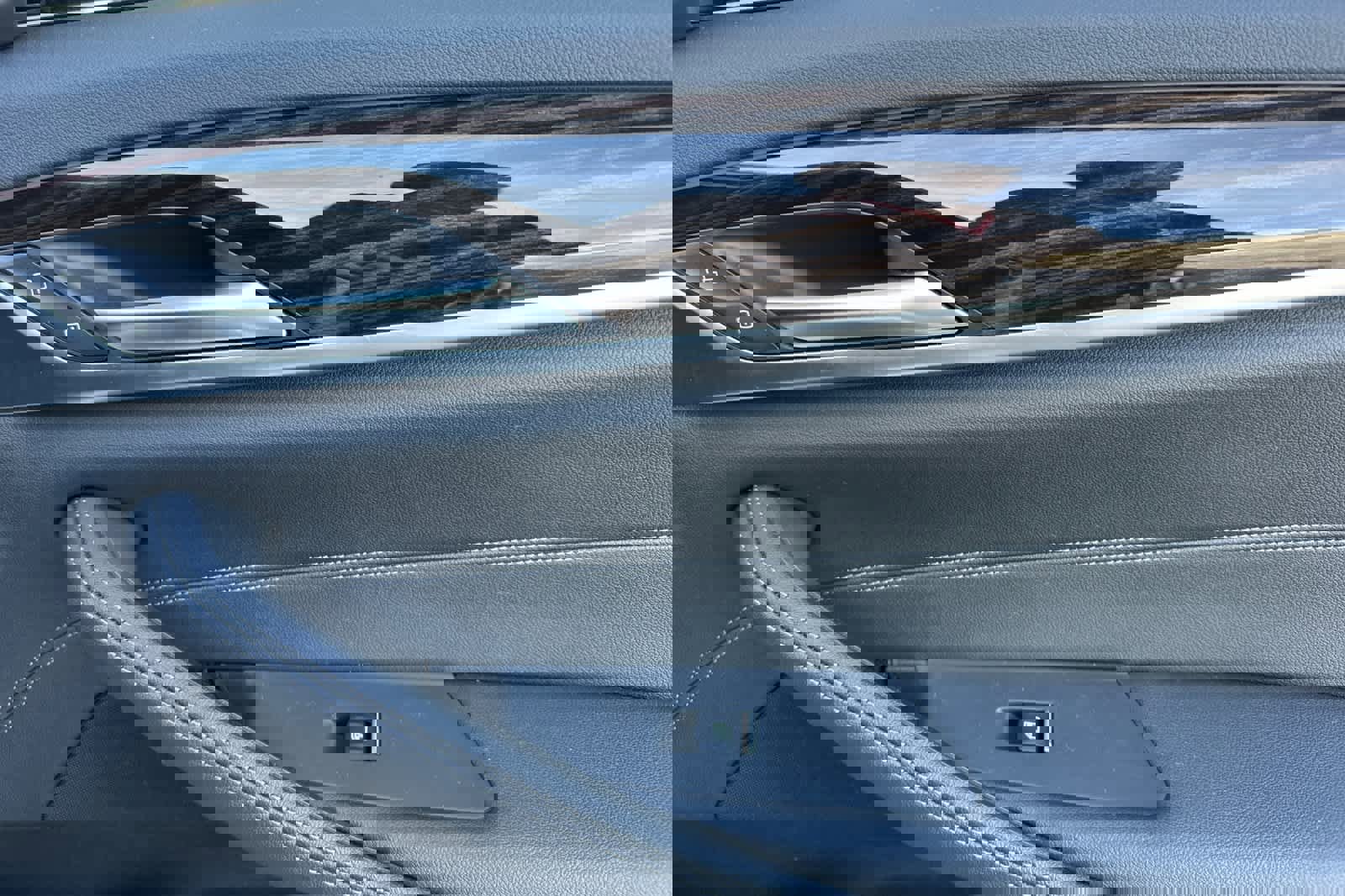 Certified 2023 BMW 530e w/ Convenience Package image 20