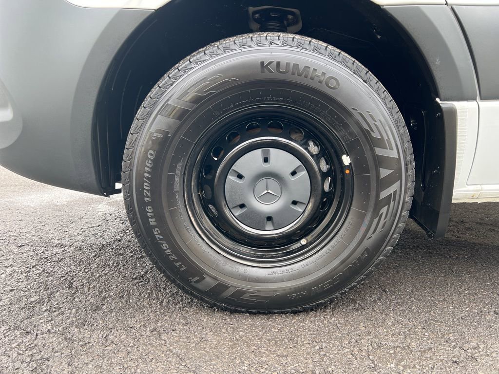 Used 2025 Mercedes-Benz Sprinter 2500 image 5