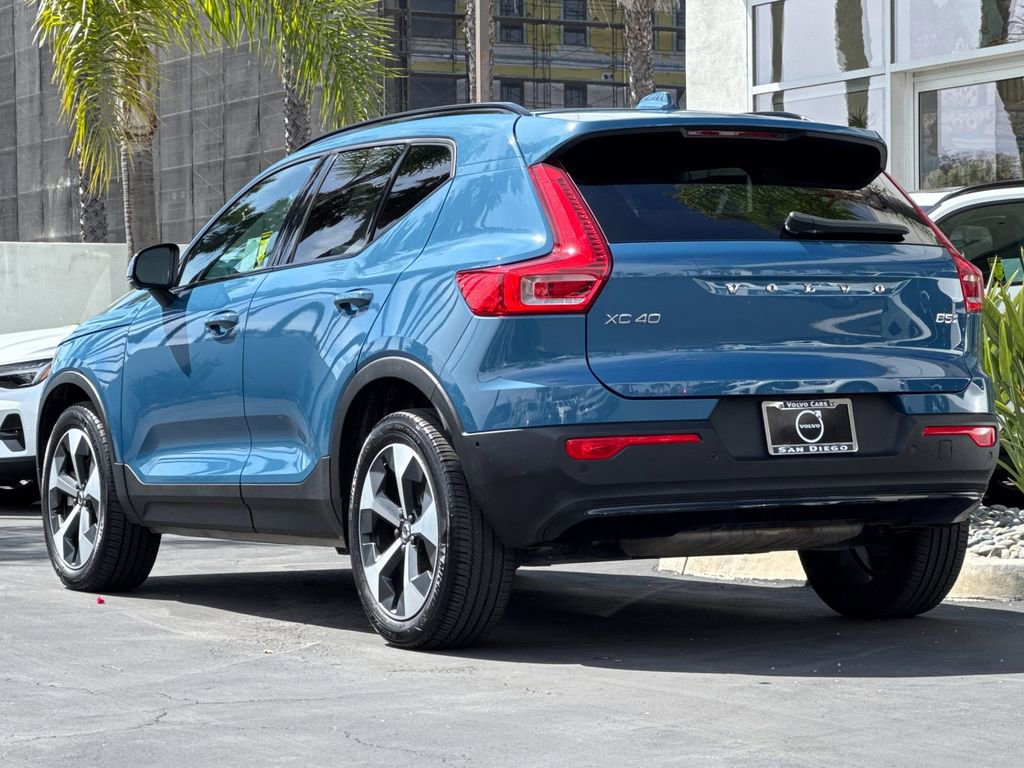 Certified 2025 Volvo XC40 B5 Plus image 3