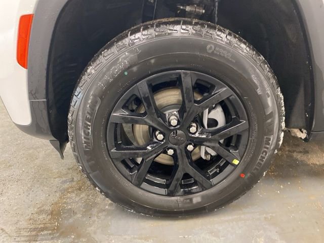 Used 2026 Jeep Grand Cherokee Laredo AWD/4WD image 33