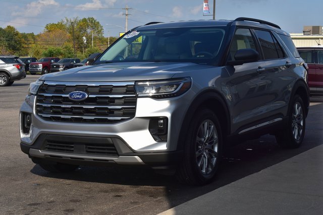 Used 2025 Ford Explorer Active w/ Active Comfort Package image 12