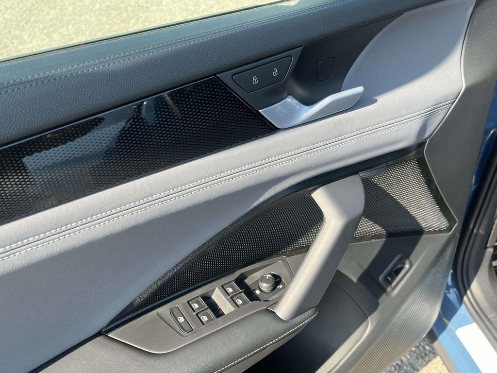 New 2026 Volkswagen Tiguan SE R-Line AWD/4WD image 13