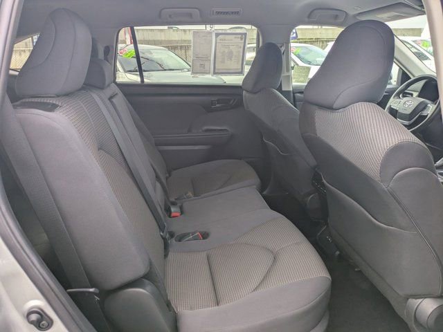 Used 2025 Toyota Highlander LE image 7