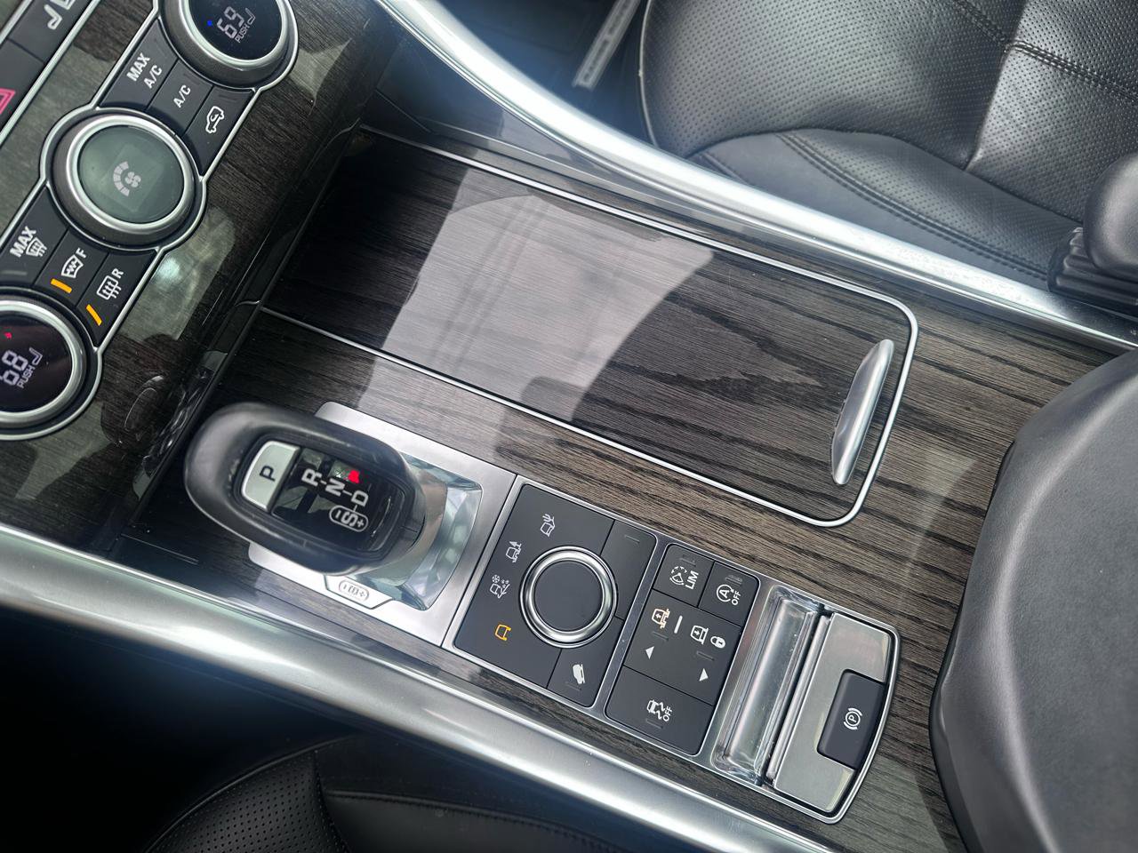 Used 2017 Land Rover Range Rover Sport HSE image 23