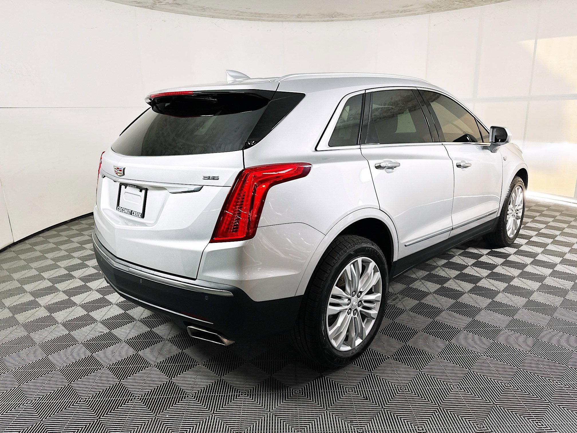 Used 2018 Cadillac XT5 Premium Luxury image 3