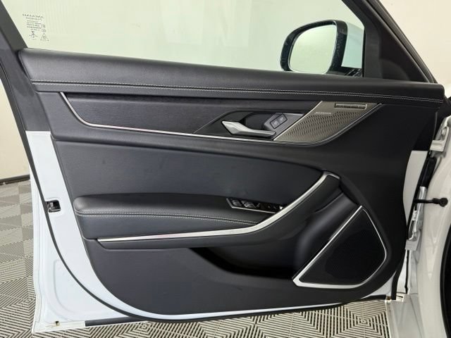 Certified 2023 Jaguar XF R-Dynamic SE AWD/4WD image 30