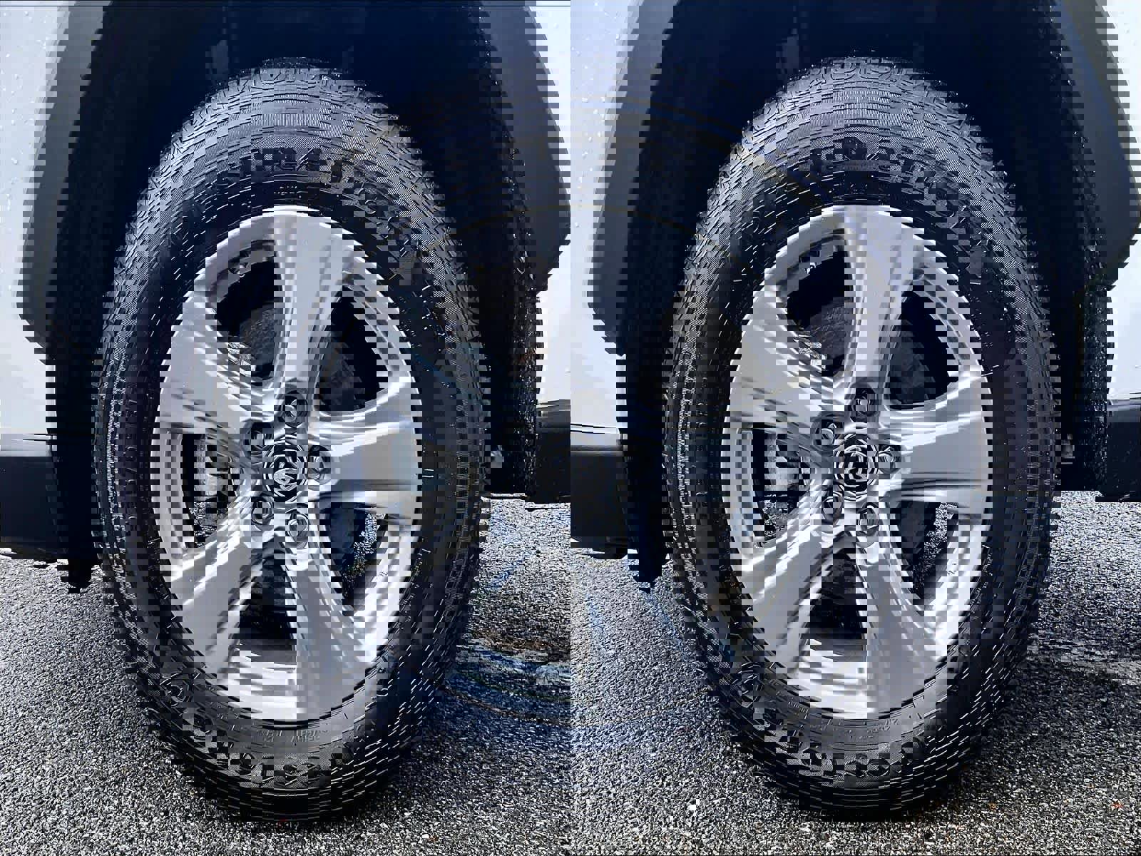 Used 2025 Toyota RAV4 XLE AWD/4WD image 7