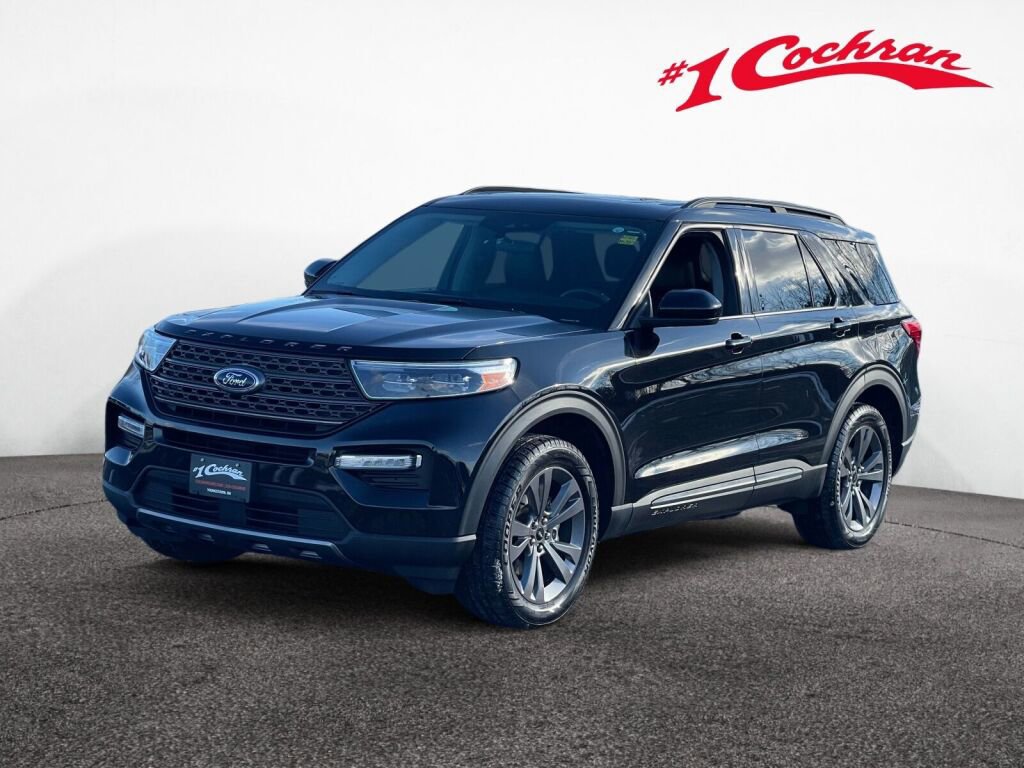 Used 2023 Ford Explorer XLT w/ Equipment Group 202A image 3