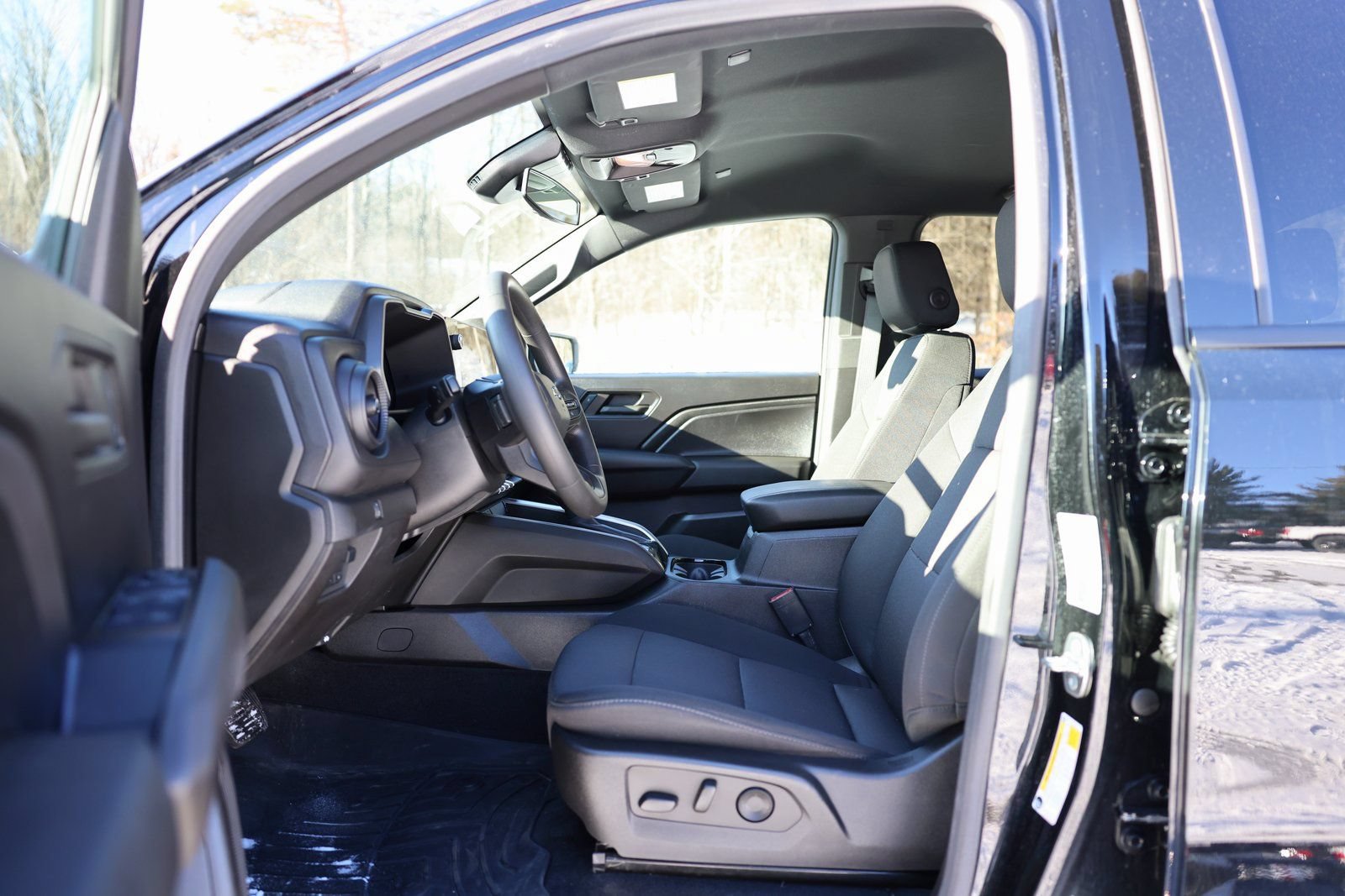 Used 2024 Chevrolet Colorado Trail Boss w/ Advanced Trailering Package image 16