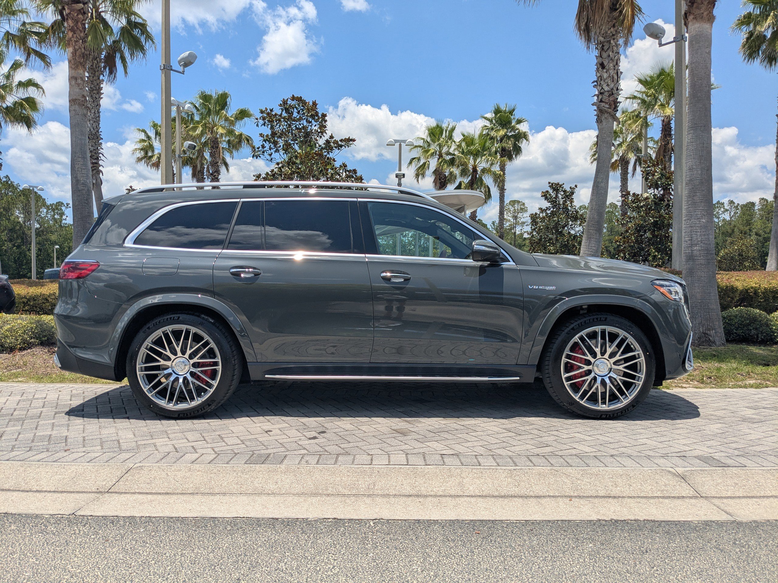 New 2025 Mercedes-Benz GLS 63 AMG 4MATIC image 5